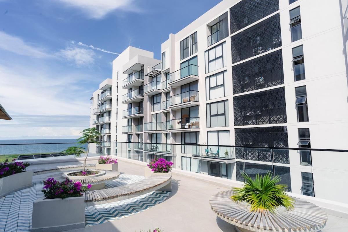 Cozy & Stylish Beachfront *